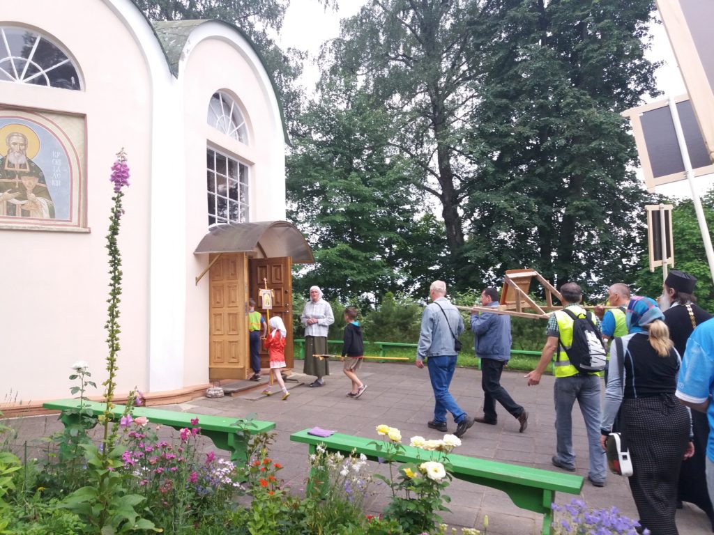 Крестный ход посвященный столетию восстановления патриаршества в Русской Православной Церкви